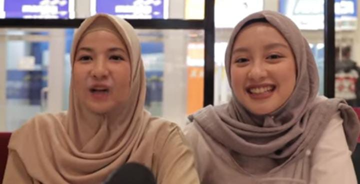 Bestie sejak lama, begini 10 potret kebersamaan Gita Savitri dan Natasha Rizky yang berwajah mirip