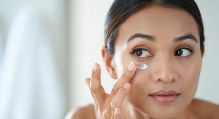 10 Eye cream anti-aging yang ampuh samarkan garis halus dan kantung mata