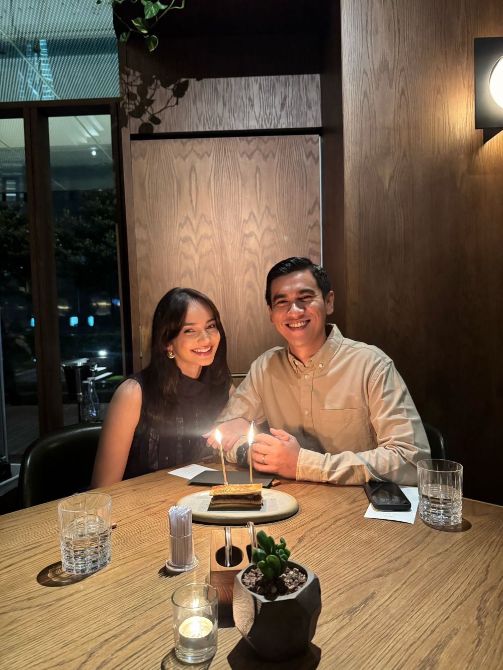 Jadi pasutri tapi jarang umbar kemesraan, intip 9 potret kebersamaan Enzy Storia dan Molen Kasetra