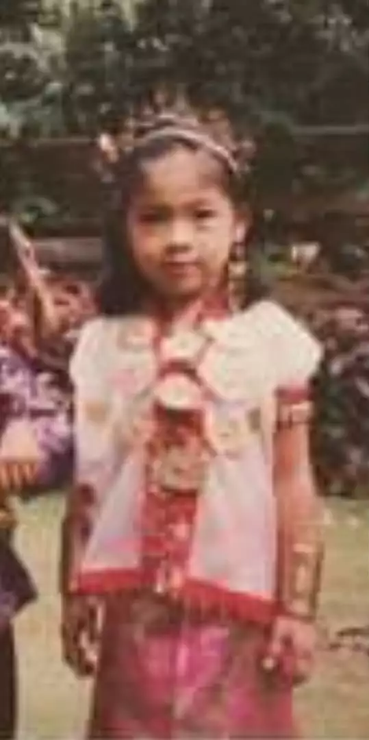 Jarang tersorot manglingi pol, intip potret lawas istri 8 presenter saat masih sekolah