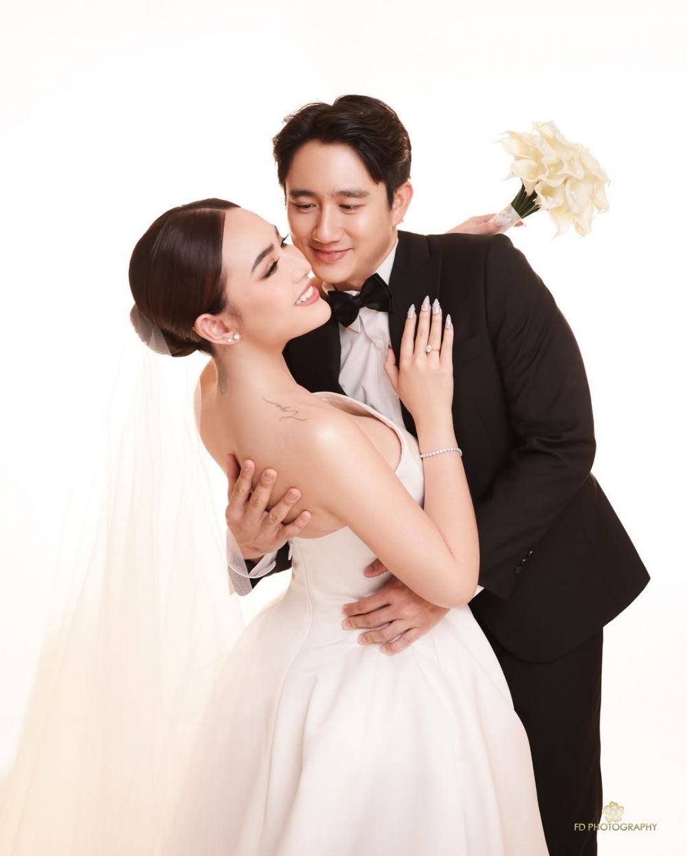 Amanda Manopo sudah pakai cincin tunangan dari Kenny Austin saat prewedding, harganya fantastis