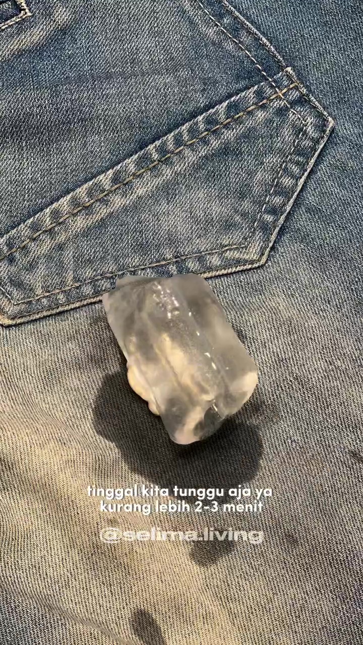 Jangan keburu disikat, ini cara ampuh bersihkan permen karet di pakaian cuma dengan 1 bahan dapur