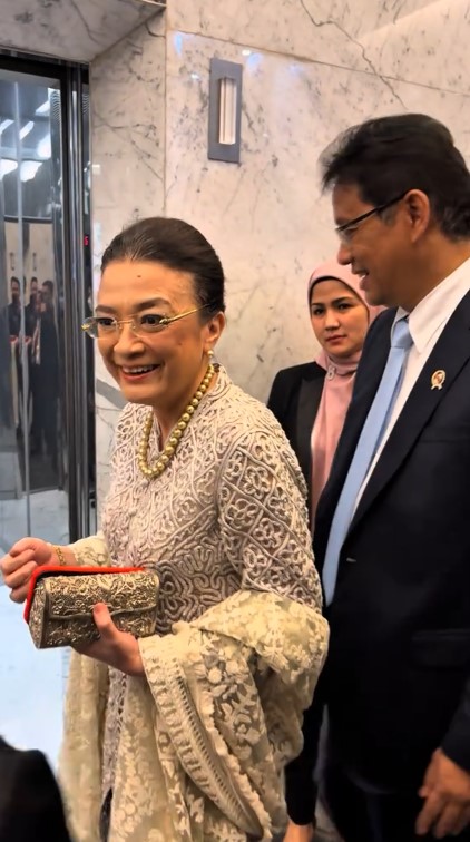 Kalahkan Diah Permatasari di Wajah Femina 1989, 9 potret terbaru Ida Yulidina istri Menkeu Purbaya