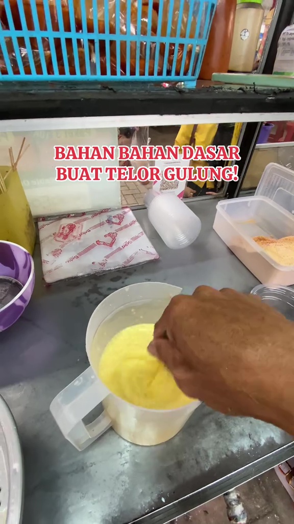 Belajar dari penjualnya langsung, trik bikin telur gulung agar tak ambyar dan lebih mudah digulung