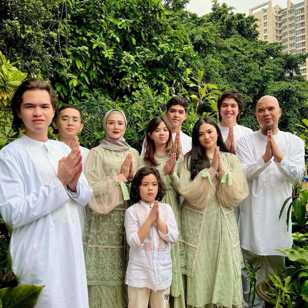 Dipanggil Mami oleh El Rumi, ini 11 potret kedekatan Mulan Jameela bareng anak-anak Maia Estianty