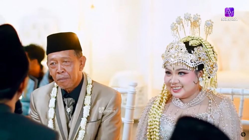 Viral pengantin wanita 24 tahun dipersunting pria usia 74, maharnya cek Rp3 miliar