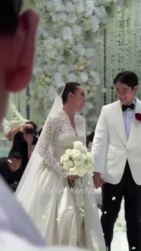 9 Potret momen pemberkatan nikah Amanda Manopo dan Kenny Austin, penuh haru dan sakral