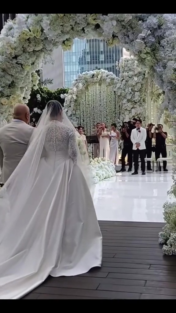 9 Potret momen pemberkatan nikah Amanda Manopo dan Kenny Austin, penuh haru dan sakral