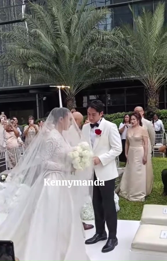 9 Potret momen pemberkatan nikah Amanda Manopo dan Kenny Austin, penuh haru dan sakral