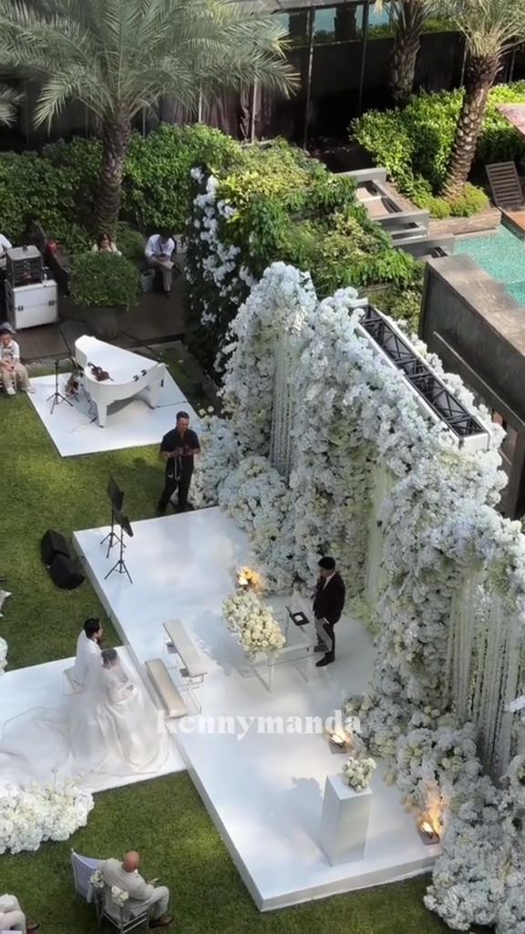 9 Potret momen pemberkatan nikah Amanda Manopo dan Kenny Austin, penuh haru dan sakral