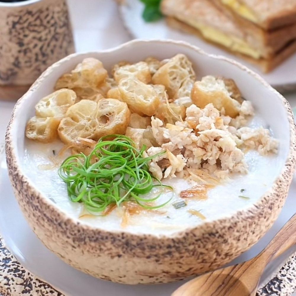 9 Resep bubur ayam lezat dan gurih, sarapan hangat yang bikin hari jadi semangat