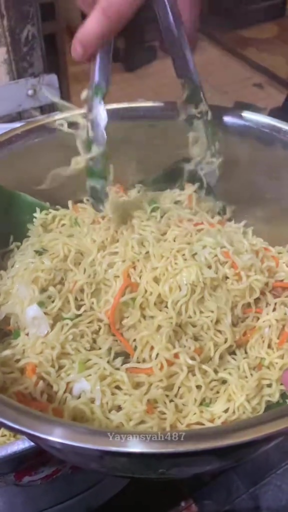 Ternyata tak perlu ditumis, ini trik bikin mie goreng untuk hajatan biar tahan lama tanpa capek ngaduk