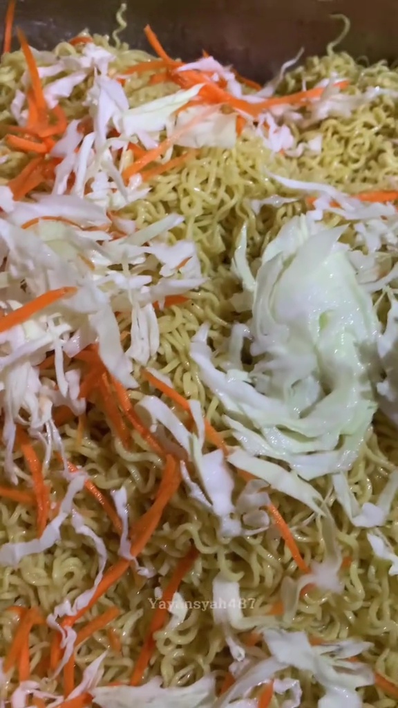 Ternyata tak perlu ditumis, ini trik bikin mie goreng untuk hajatan biar tahan lama tanpa capek ngaduk