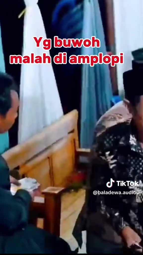 Viral kakek Tarman usai nikahi gadis 24 tahun beri mahar cek Rp3 Miliar lalu bagi-bagi uang ke tamu