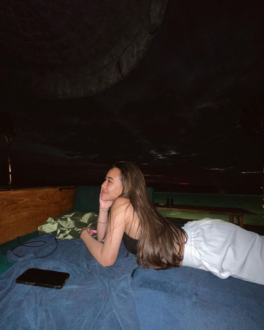 9 potret Aaliyah Massaid saat tampil bare face, bukti cantiknya effortless tanpa polesan