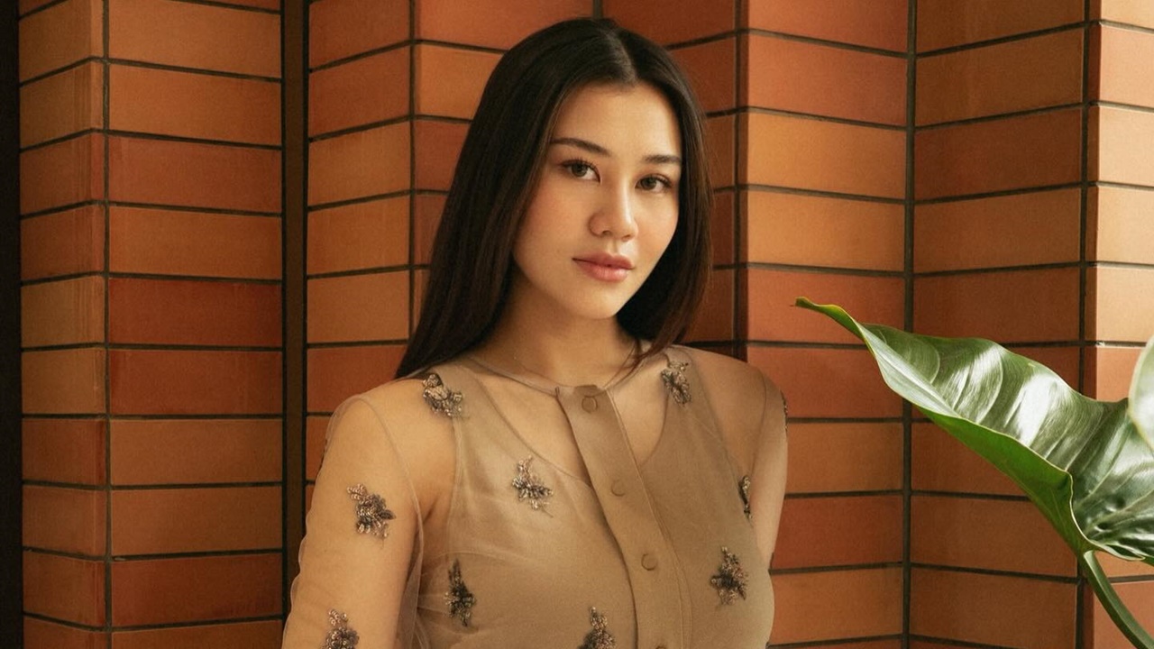 9 potret Aaliyah Massaid saat tampil bare face, bukti cantiknya effortless tanpa polesan