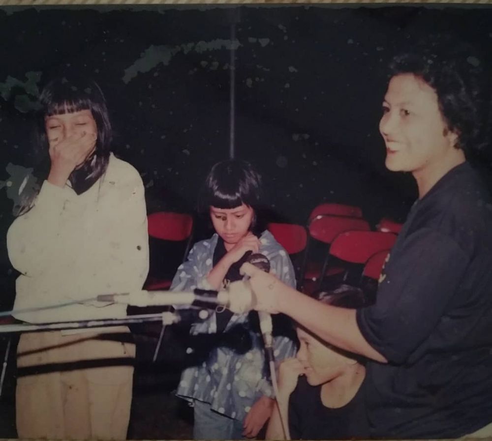 Masa muda ibu seleb ini disebut mirip Marsha Aruan, 9 potretnya dari dulu hingga kini yang beda banget