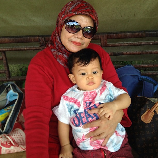Masa muda ibu seleb ini disebut mirip Marsha Aruan, 9 potretnya dari dulu hingga kini yang beda banget