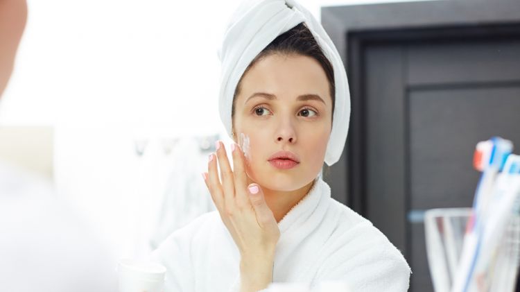 Hasil akhirnya nggak kalah kayak botoks, ini trik kencangkan elastisitas kulit pakai 1 jenis buah