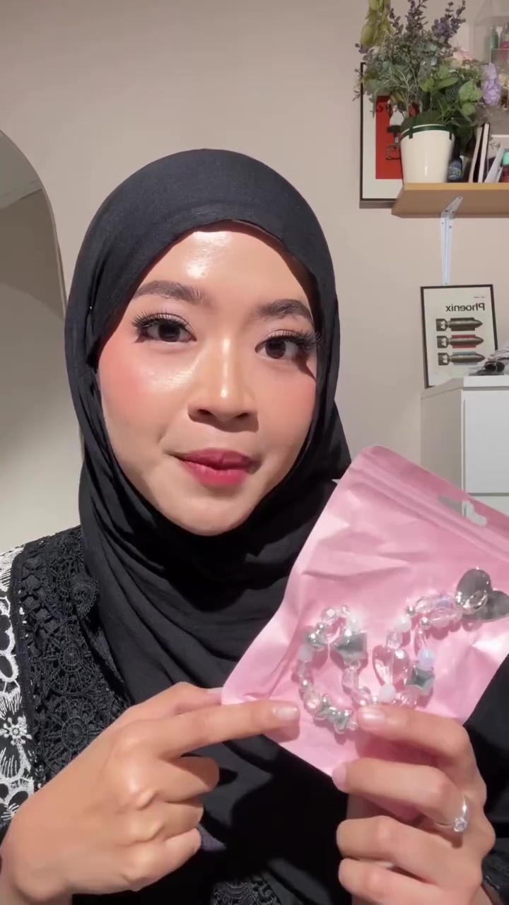 Bak dapat doorprize, intip 9 potret isi suvenir pernikahan Amanda Manopo dan Kenny Austin