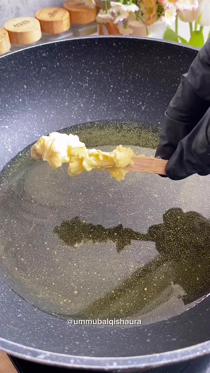 Bukan tepung atau jahe, ini cara cegah minyak meletup saat dipakai menggoreng makanan