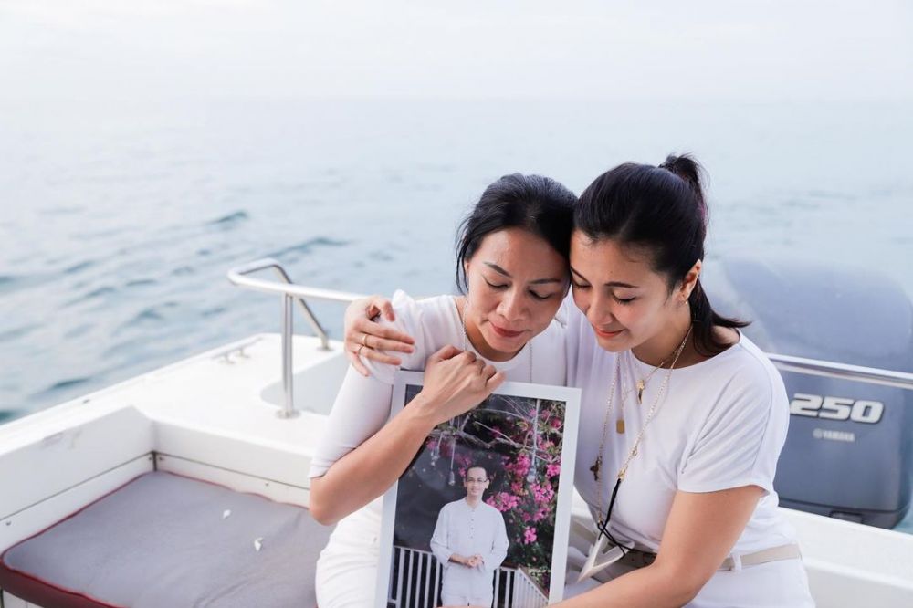 Jarang ada yang tahu, 8 penyanyi ini ternyata saudara ipar seleb, begini potret kebersamaannya