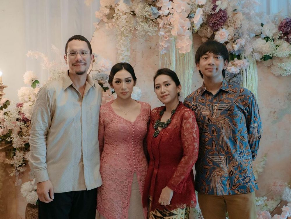 Jarang ada yang tahu, 8 penyanyi ini ternyata saudara ipar seleb, begini potret kebersamaannya