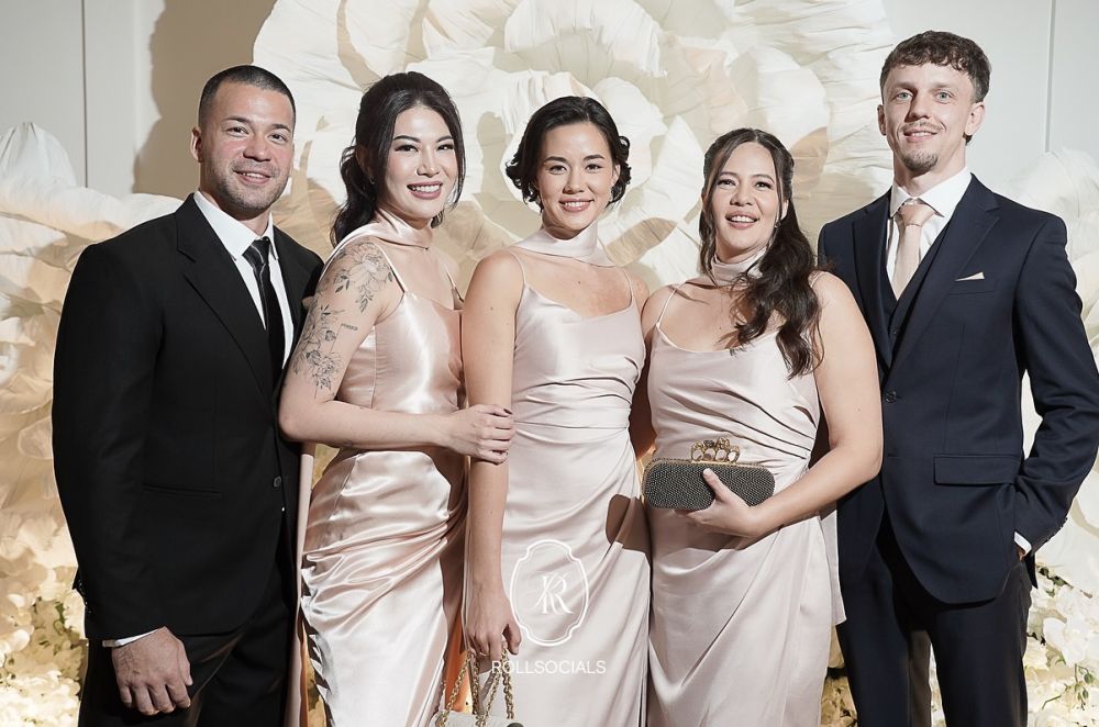 Lama tak muncul di televisi, 7 potret Steve Emmanuel di pernikahan sang adik ini curi perhatian