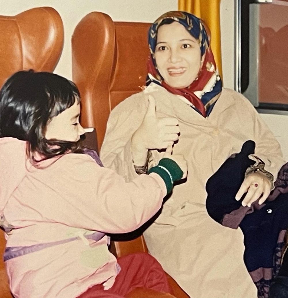 11 Potret transformasi Fenny Bauty yang awet muda di usia 59, definisi nenek cantik dan penyayang