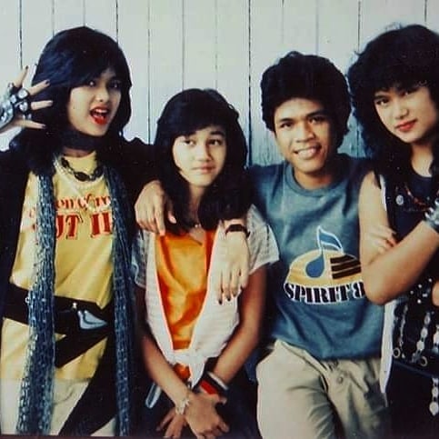 Dulu sepanggung dengan Nike Ardilla di band Denis Angel, 11 transformasi lady rocker ini tuai atensi