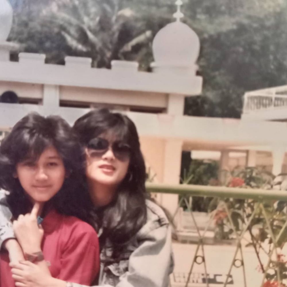 Dulu sepanggung dengan Nike Ardilla di band Denis Angel, 11 transformasi lady rocker ini tuai atensi