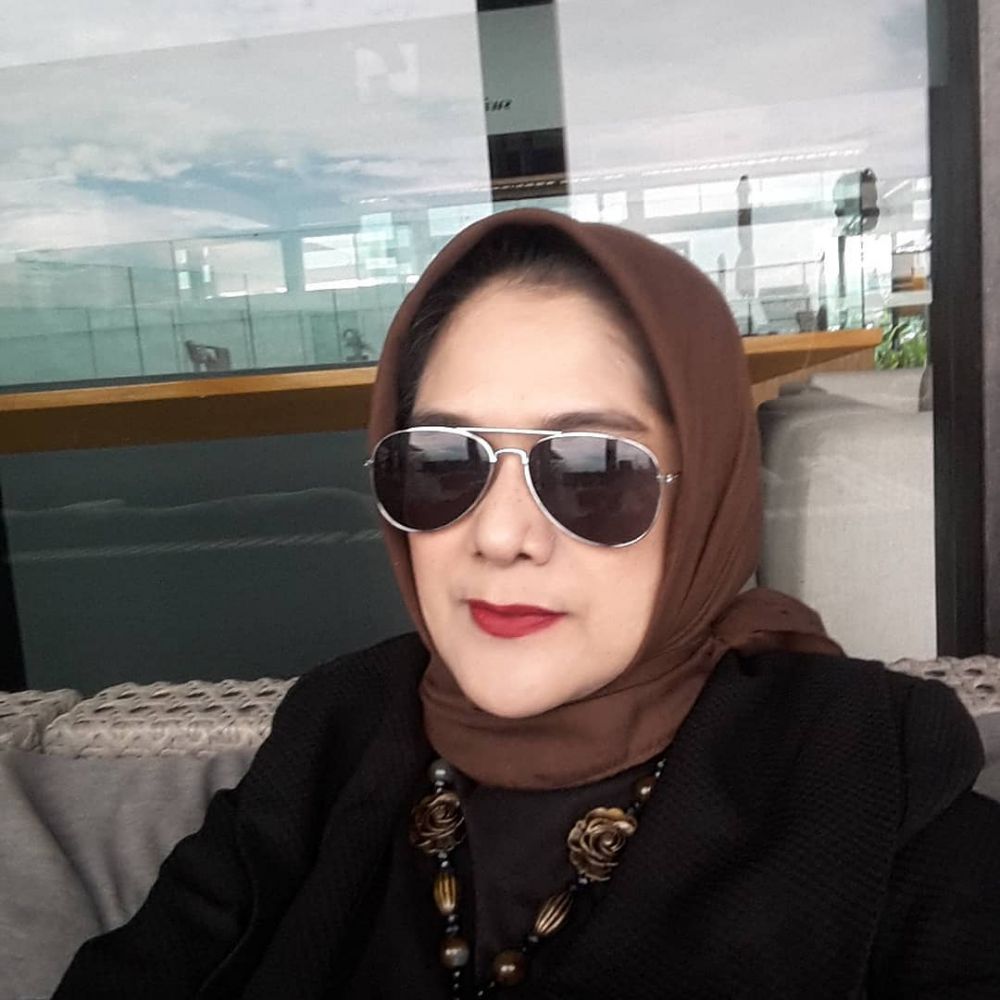 Dulu sepanggung dengan Nike Ardilla di band Denis Angel, 11 transformasi lady rocker ini tuai atensi