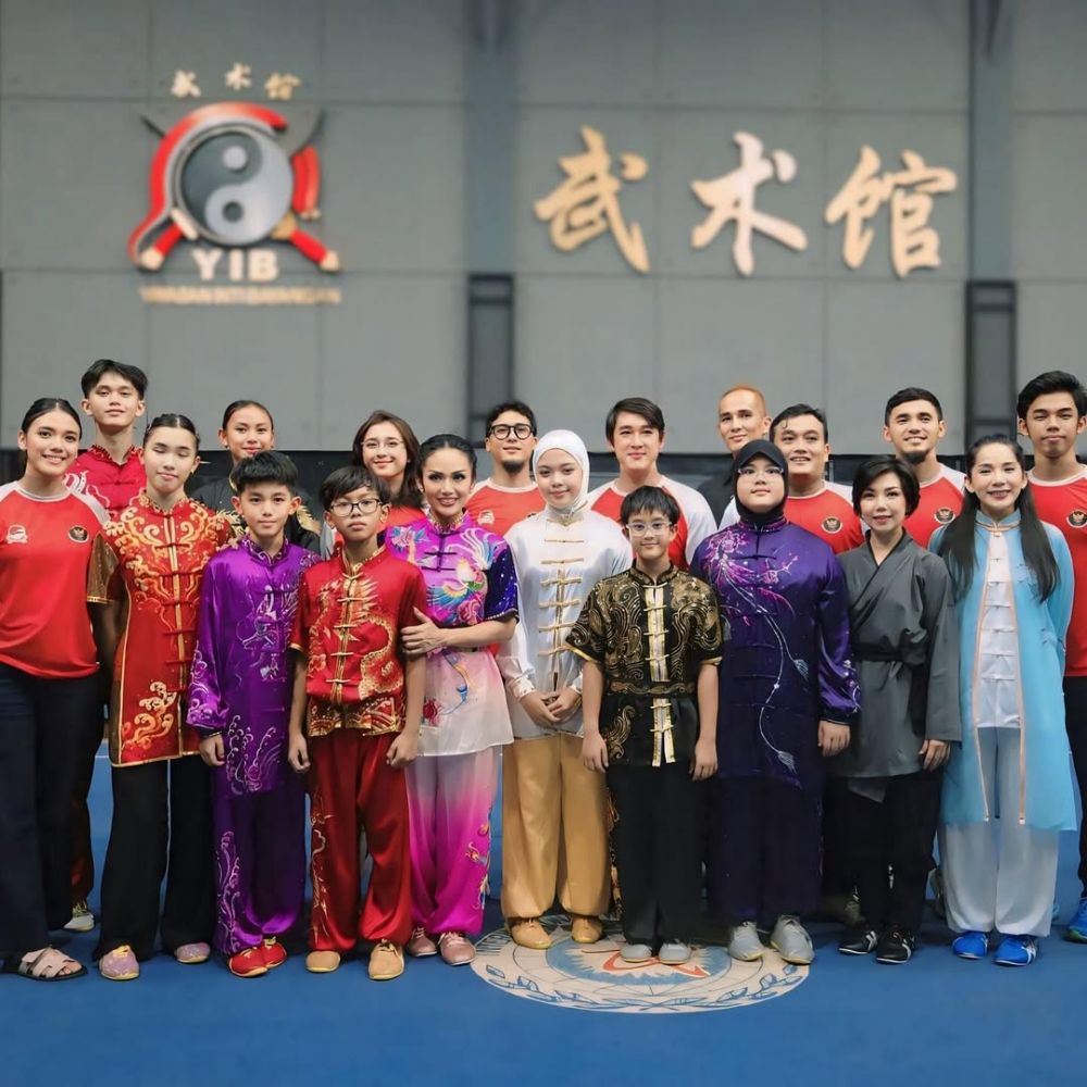 Wakili Indonesia tanding wushu di China di usia 50, 9 potret Krisdayanti latihan jelang lomba