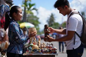 20 Contoh teks negosiasi singkat berbagai tema, lengkap dengan struktur dan maknanya