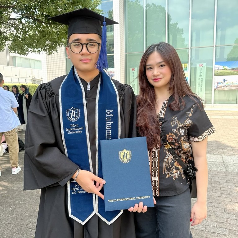 9 Potret Rafly Azis putra Mulan Jameela dari pernikahan sebelumnya, kini baru lulus S1 di Jepang