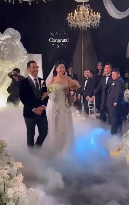 9 Potret resepsi Kerenina Sunny dan Rheza Herwindo, Setya Novanto senyum bahagia dampingi anak