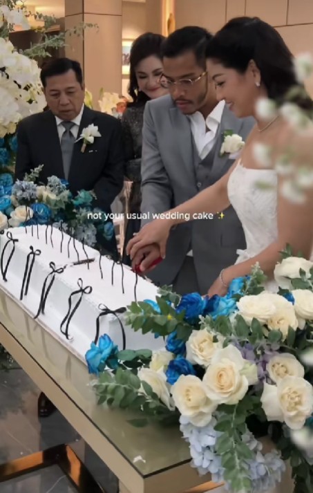 9 Potret resepsi Kerenina Sunny dan Rheza Herwindo, Setya Novanto senyum bahagia dampingi anak