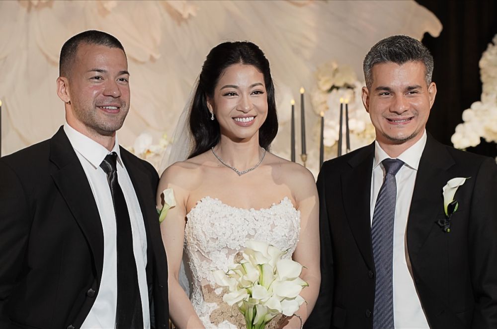 9 Potret resepsi Kerenina Sunny dan Rheza Herwindo, Setya Novanto senyum bahagia dampingi anak