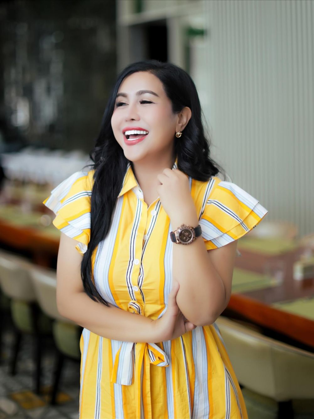 Jungkir balik pedangdut Ratu Meta usai cerai karena KDRT, tak malu jualan peyek demi biaya anak