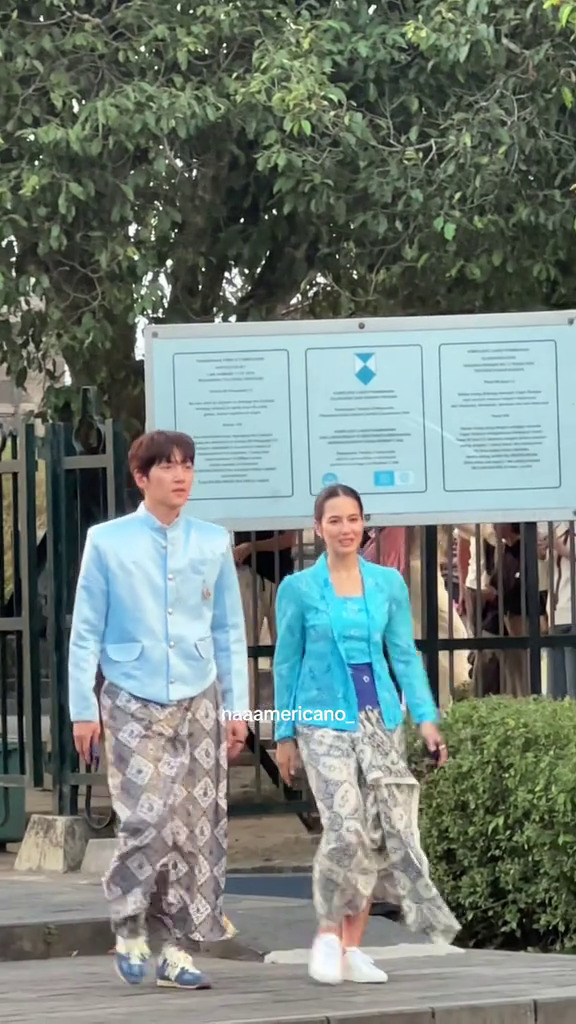 9 Potret Ji Chang-wook jalan-jalan di Yogyakarta bareng Pevita Pearce, melokal pakai jarik dan beskap