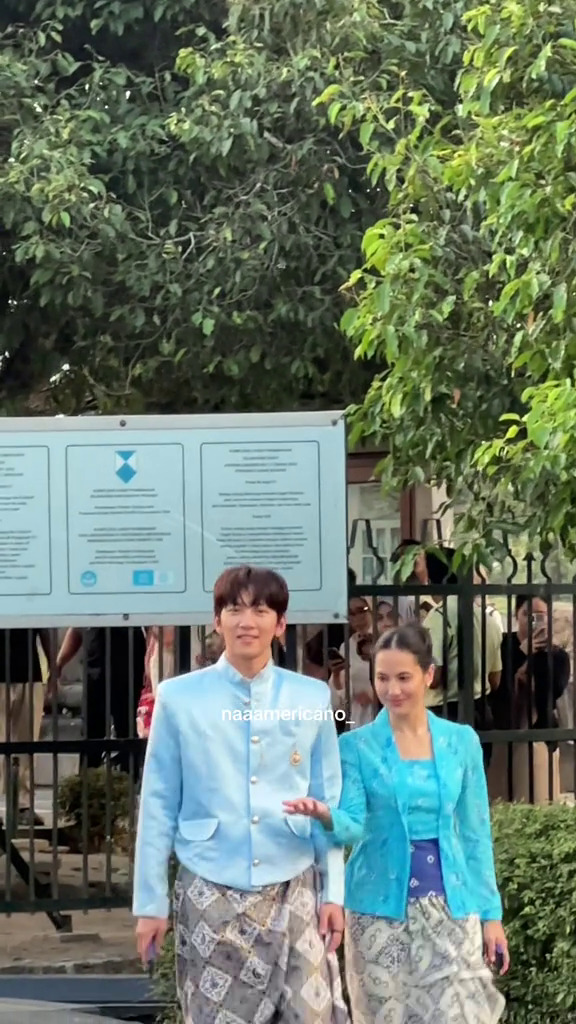 9 Potret Ji Chang-wook jalan-jalan di Yogyakarta bareng Pevita Pearce, melokal pakai jarik dan beskap