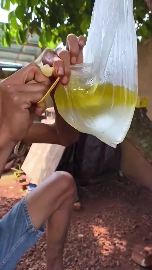 Minyak goreng tercampur air, jangan langsung dibuang! Begini trik mengatasinya biar bisa dipakai lagi