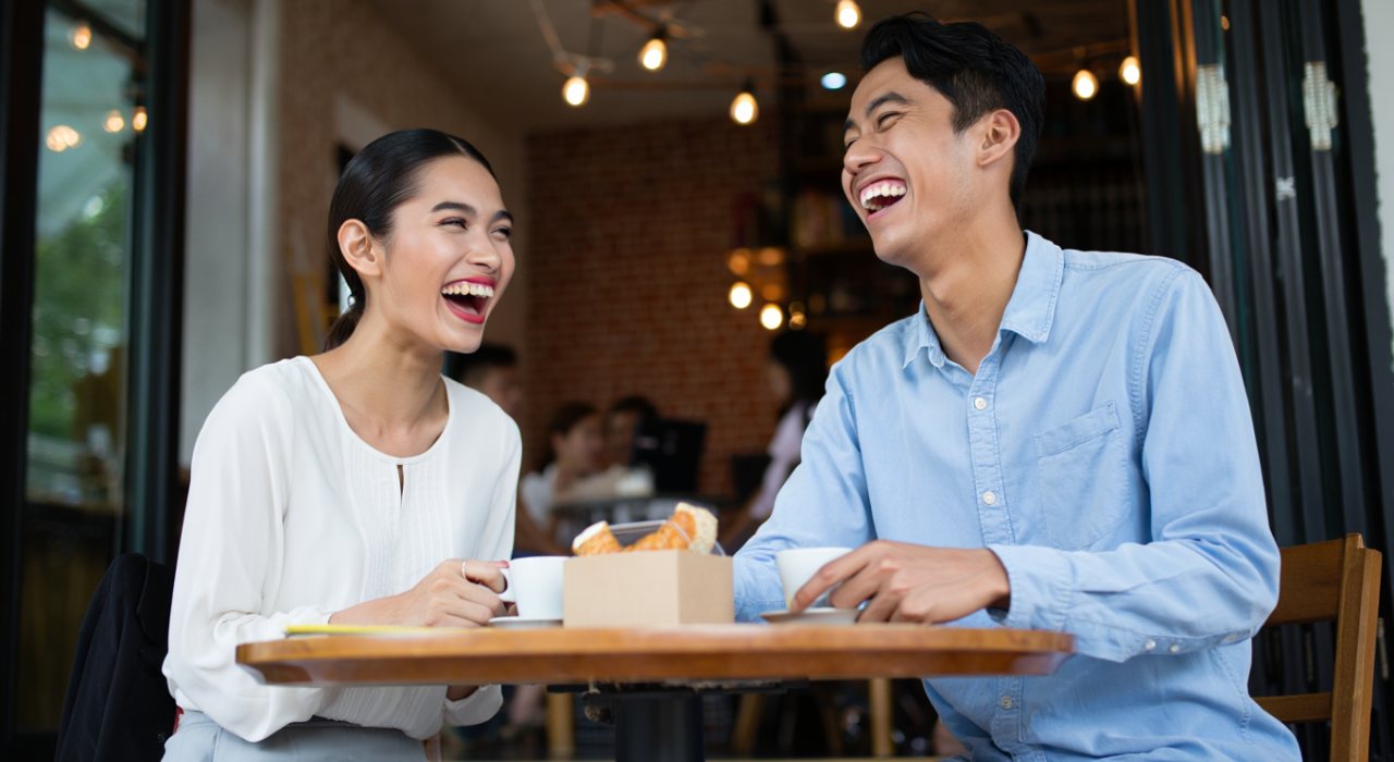 100 Kata-kata cinta konyol yang justru romantis banget, nggak serius tapi dalam