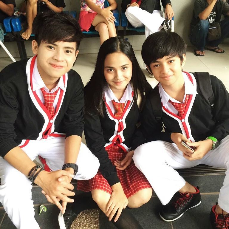 Para pemainnya mulai masuki jenjang hidup baru, ini 9 potret jadul kebersamaan bintang Mermaid in Love