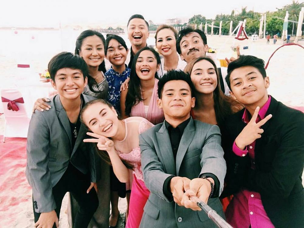 Para pemainnya mulai masuki jenjang hidup baru, ini 9 potret jadul kebersamaan bintang Mermaid in Love