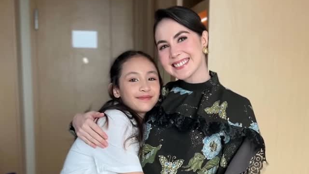 Sering dikira kakak-adik, 9 potret kebersamaan Arumi Bachsin dan putri Sulungnya yang sudah remaja