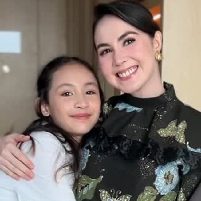 Sering dikira kakak-adik, 9 potret kebersamaan Arumi Bachsin dan putri Sulungnya yang sudah remaja