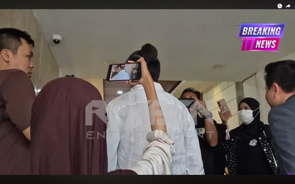 Dilaporkan Erika Carlina, ini 7 potret DJ Panda sambangi Polda Metro Jaya untuk jalani pemeriksaan