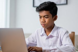 8 Contoh teks monolog tentang pendidikan, menggetarkan hati, penuh harapan, dan memberi semangat