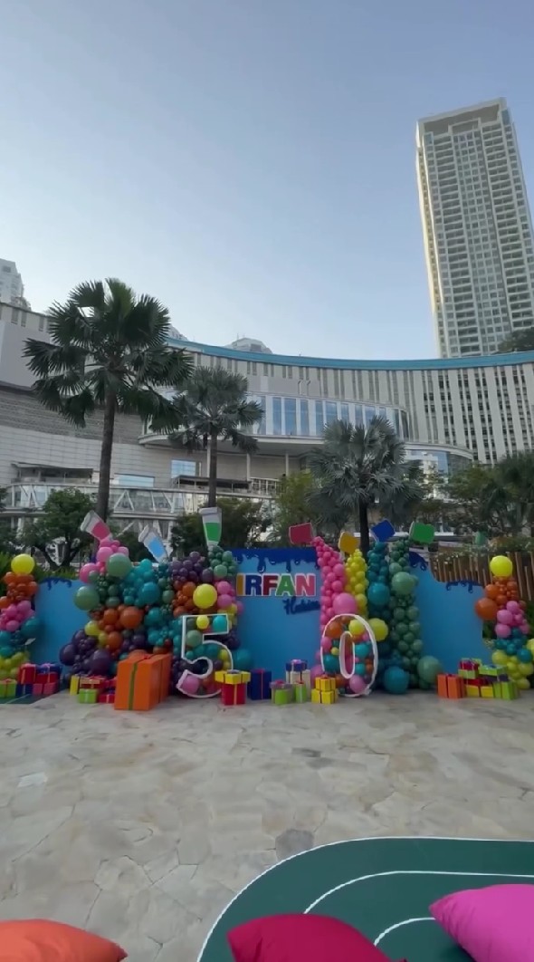 Irfan Hakim ultah ke-50, dapat hadiah mobil senilai nyaris Rp1 M dari Raffi Ahmad, ini 9 potretnya